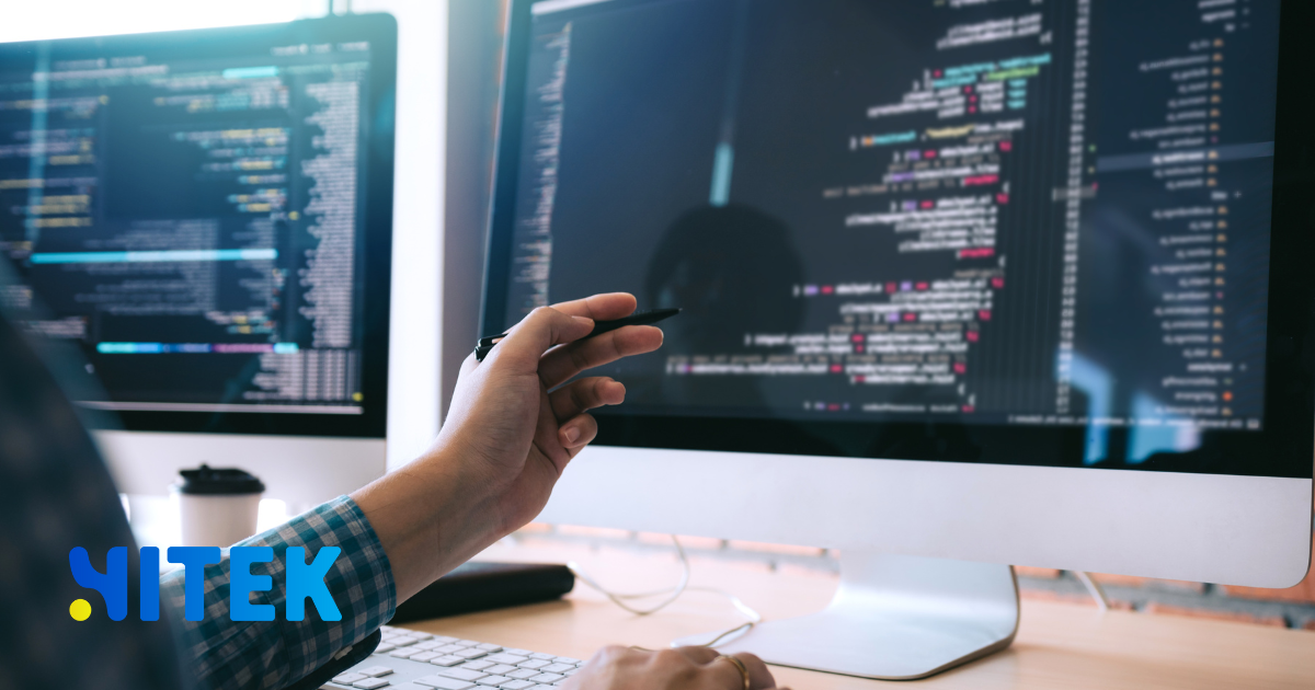 what does react do in web development